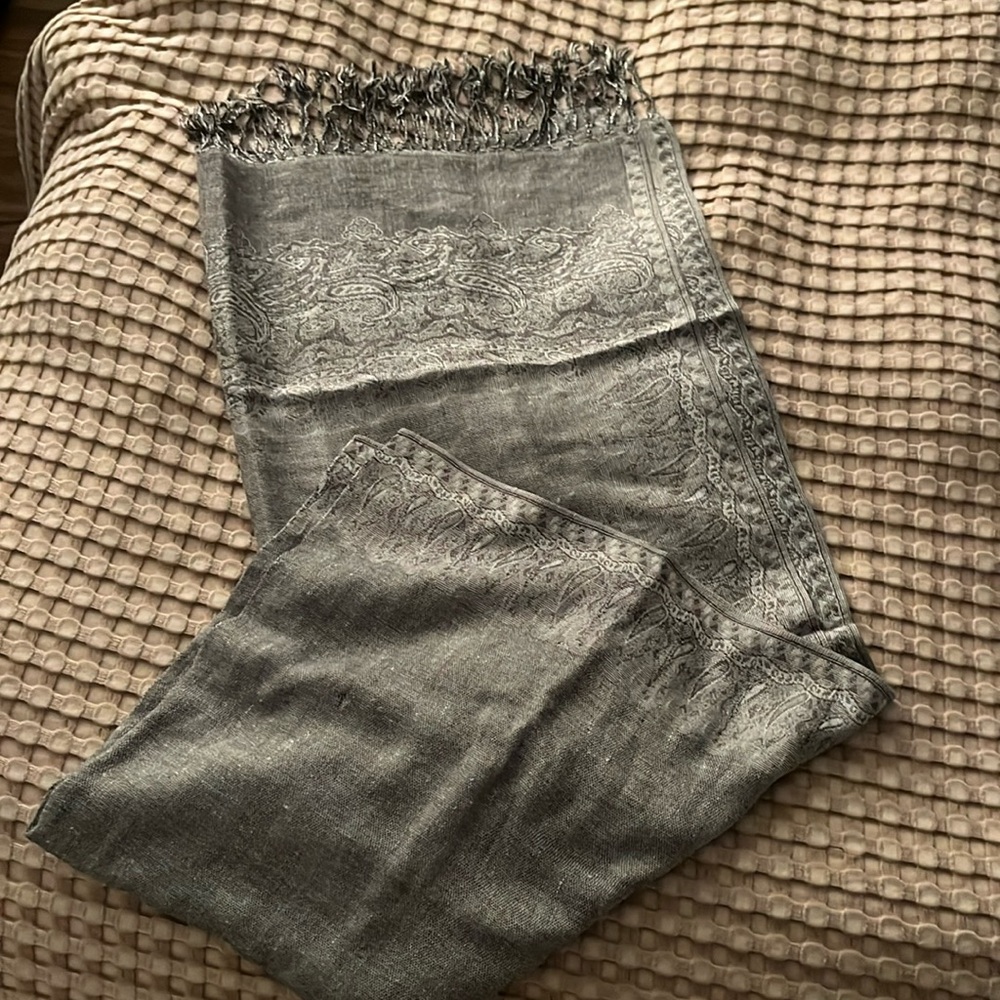 Grey Scarve